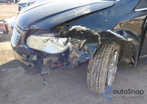 2014 Chrysler Town & Country Touring z USA, uszkodzony, nr VIN 2C4RC1BGXER358279